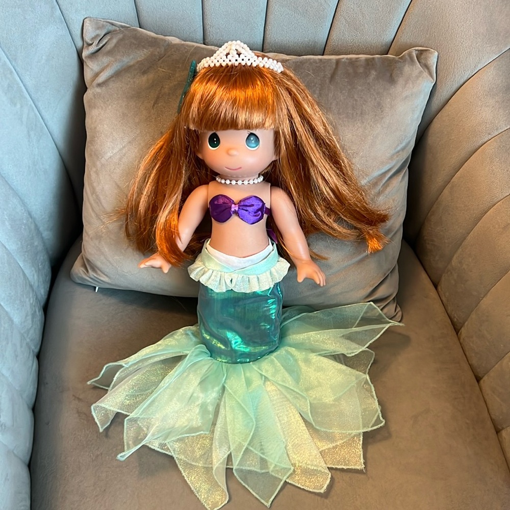 Disney precious moments Ariel doll, like new.
